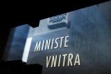 Vnitro roky vyvíjí systém za téměř miliardu. Před plným startem ho chce za stovky milionů předělat