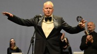 Křišťálový glóbus za mimořádný umělecký přínos převzal herec Stellan Skarsgård