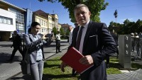 Měl být na invalidním vozíku a cucat kaši brčkem, napsal atentátník o Ficovi