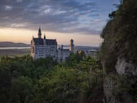 Zámok Neuschwanstein aj megality v Carnacu sa oficiálne zaradili na zoznam svetového dedičstva UNESCO