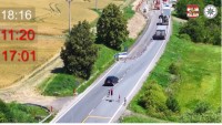 VIDEO: Takto vyzerali sekundy hazardu. Červená svietila už poriadne dlho, šoféri riskovali a hneď na to doplatili