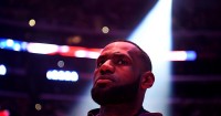 Plaschke: Kobe Bryant has one more lesson for LeBron James — how to retire