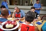 Na Borůvkobraní v Borovanech snědl vítěz 27 sladkých knedlíků. Dorovnal svůj vlastní rekord