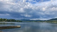 OBRAZEM: Přehrada Olešná během podmračeného letního nedělního rána
