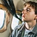 Simon si sadol do lietadla najhorších aeroliniek "lajno" a zostal v šoku