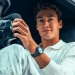 George Russell ukázal své nové služební auto, čekal na něj dlouhých 8 let