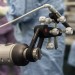 Raritní operace v Brně: Ušní implantát zavádí unikátní robotické rameno