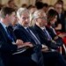 Je ironické, že nás je osm miliard a osud lidstva drží v rukou tři muži, řekl v Praze exprezident Finska