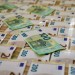 Investori v Európe naďalej vkladajú viac peňazí do európskych akcií