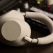 Sony WH-1000XM6. Nová generace je pohodlnější, skládací, nabídne ticho na míru a zvuk jako v kině