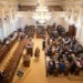 Sněmovna schválila povinné spoření firem na penzi části náročných profesí