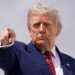 Demonstranti chystají v sobotu na Trumpovy narozeniny protesty. Ten hrozí tvrdým potlačením