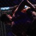 Bojovník, který nakopl ring girl, jde do války. Po boku bratra bude bránit Írán