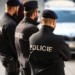 Policie zasahuje u Prahy proti aktivnímu střelci. Na místě jsou dva mrtví