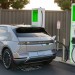 Americké prodeje elektrických aut se po měsících uvadání náhle propadly, ukazují křehkost složitě vybuzeného zájmu o ně