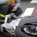 Tragická nehoda u Kostelce nad Černými lesy: Motocyklista na místě zemřel
