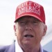 Dvanásť krajín už pozná verdikt o clách. Trump podpísal prvé listy