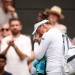 Slzy na kurtu, relax u ohně. Krejčíková léčí wimbledonské rány opékáním buřtů