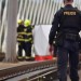 Tragédie na Trojském mostě: Mladý muž nepřežil pád do kolejiště