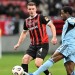 Roztržka v závere, búrlivá kulisa, tri červené karty. Slovan uspel vo vybičovanom derby s Trnavou