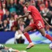 Nízke známky, tvrdá kritika. Nie je to hráč, za ktorého Liverpool draho zaplatil, píšu o Isakovi