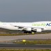V Hongkongu havaroval nákladní Boeing 747. Po přistání sjel z dráhy a smetl vozidlo ostrahy