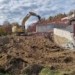 V Českém Krumlově začala demolice bazénu. Loni vyhořel po neobratné likvidaci sršního hnízda
