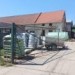 Muž čeká na nástup do vězení kvůli týrání zvířat. Přesto pracuje na farmě u Rakovníka
