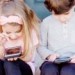 Přes 40 procent dětí do 5 let tráví u obrazovek více než hodinu denně, ukazuje průzkum STEM