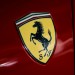 Mladí Japonci našli cestu, jak jezdit supersportovními auty typu Ferrari, aniž by je museli kupovat a půjčovat kdekomu