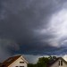 Na Slovensko dorazia búrky: Hrozia prudké lejaky, vietor aj krúpy!