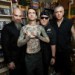 Zakládající člen Kyuss a Queens Of The Stone Age Nick Oliveri zahraje v Brně s punk-rockovými legendami Dwarves