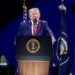 Bouře odsunula oslavy k 250. výročí nezávislosti USA. Trump po zpoždění mluvil o úspěších i zlatém věku