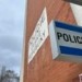 Policie kontroluje za běžného provozu 400 budov v zemi. Prověřují hromadnou výhrůžku bombou