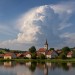Studená fronta rozdělí teploty a přinese přeháňky a bouřky, ojediněle silné