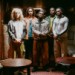 RECENZE: Ezra Collective na "Here Because of Hope" vykřesali z bolesti vynikající hudbu, která nutí k tanci