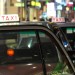 Taxikář za jízdy ztratil vědomí. Zděšení cestující nevěděli, jak auto zastavit