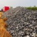Tuny odpadu, zfalšované údaje. Obce na černé skládky nestačí, Středočeský kraj navrhne změnu zákona