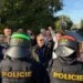 Předejít fyzickému útoku. Zásah proti protestnímu pochodu trénovaly v Neratovicích stovky policistů